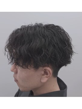 リアライズ(REALIZE) 縦落ちツイストスパイラルパーマ