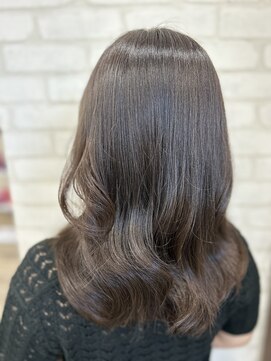 アトレ(attrait) 似合わせカラー/アッシュグレー/艶髪/巻き髪仕上げ