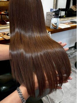 ダメージのない「カラーエステ」で白髪もしっかりと染めながら、ツヤがありサラサラで健康的な髪に♪