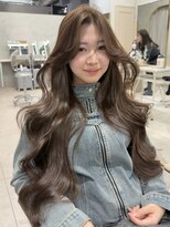 ユニ 原宿(uni)&nbsp;韓国ヘアロングレイヤーカットブリーチなしベージュ前髪原宿