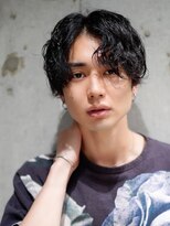 ライラ(Lyla)&nbsp;前上がりセンターパート　スパイラルパーマ