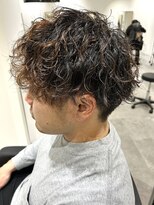 ヒュイル バイ ニアウ(Hwyl by Niau)&nbsp;メンズマッシュパーマ波巻スパイラルパーマニュアンスパーマ