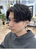 横浜ツイスパ波巻きパーマメンズマッシュウルフ刈り上げなし