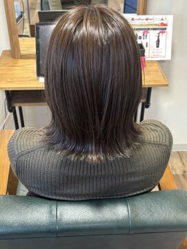 オリオリ ネイ(oli-oli ne'i) 小顔カット/くびれカット/透明感カラー