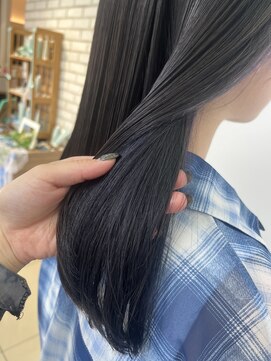 アッシュ 十日市場店(Ash) 静かにきらめくブルーパープル