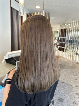 アース コアフュールボーテ 北小金店(EARTH coiffure beaute) 透明感引き立つベージュロング