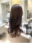 秋のまろやかアッシュグレーで透明感アップ
