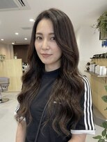 チオ(Chio)&nbsp;かき上げバングで魅せる韓国風極上リッチロング