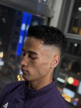 メグロバーバーショップロッポンギ 目黒六(MEGURO BARBER SHOP 6PPONGI) サイドパート / side part