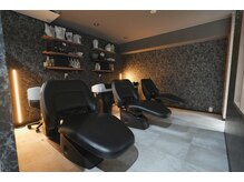Men's salon anhelo名駅【メンズサロンアネロ】メンズカット/メンズパーマ/眉毛/MEN'Sの雰囲気（ゆったりとリラックスできるシャンプー［眉毛/メンズパーマ］）