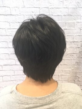 ミーティア バイ クアトロ(Meteor By QUATRO) ショートレイヤースタイル