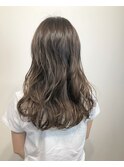 グレージュ×ローレイヤー