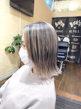 サムブリッジ(SOMEBRIDGE) バレイヤージュカラー × 外ハネミディボブ (SOMEBRIDGE 亀有)