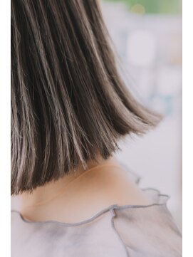 キオン(kyon) 【kyon】切りっぱなしボブ×グレージュカラー