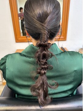 イーズ(e's) 変形おさげアレンジ