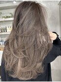 レイヤーボブハイライトブリーチレイヤーハイトーングレージュ