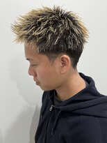 ヒュイル バイ ニアウ(Hwyl by Niau) メンズ金髪ショートパーマアップバングスパイキー刈り上げ