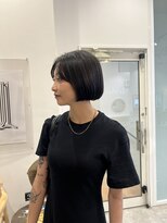 センターパート重めボブ