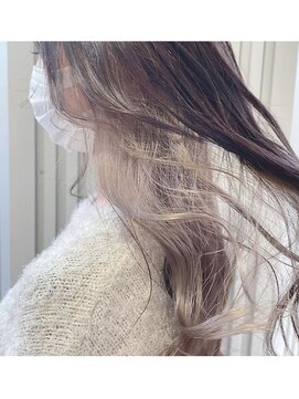 さりげないイヤリングカラー