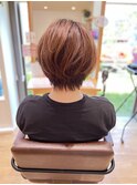ベージュ×ショートボブ