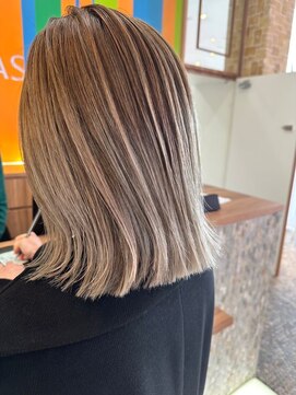 イーストハムアネーロ(EAST HAM anello) ペールベージュ/ミディアム/切りっぱなし