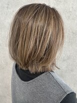 エアー 青山(AIR)&nbsp;白髪ぼかしハイライトバレイヤージュ外ハネボブ