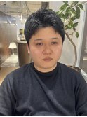 30代メンズ黒髪スパイキーショート