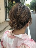 編み込みのシニヨンアレンジ