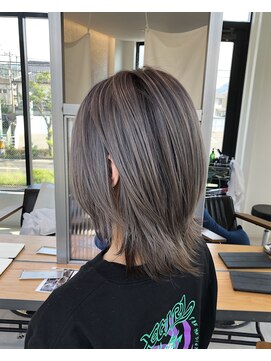 ストゥー(StueW.) ホワイト×シルバー【倉敷】【ハイライト】