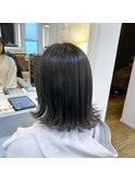 カーキグレーッシュ