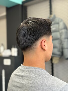 ヘアーラボ 樟葉(Hair Labo) アップバング スキンフェード 南楠葉