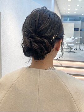 ヴィサージュアクト(VISAGE a.c.t) シニヨンアレンジ