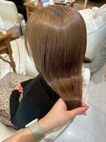 スペックホルダーミミ(Spec Holder mimi) 暗めカラー艶ベージュロング