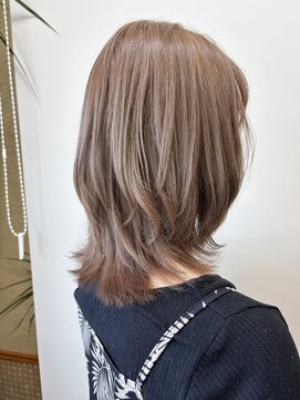ヘアーボー ラーラ(hairbeau L'ala) ホワイトピンクベージュ