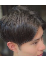 ヘアアイラッシュ リベット(hair eyelash RIVET)&nbsp;センターパート×マッシュ