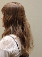 ゛こだわりのカラー剤゛すべてスタッフが選び抜いた最高品質のカラー剤。確かな仕上がりをお約束します