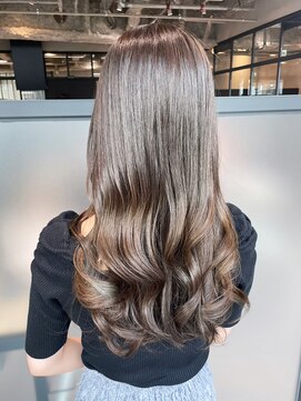 アルバム 銀座(ALBUM GINZA) アッシュベージュ_レイヤーロング前髪パーマ_ba466611