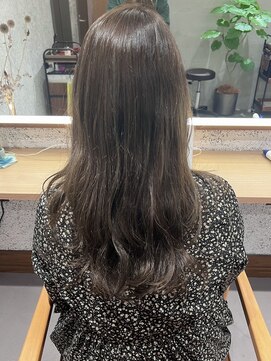日日ヘアサロン オリーブグレージュ