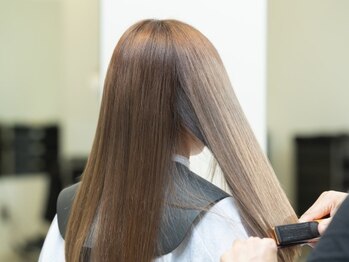 エフ(f)の写真/酸性ストレートでローダメージ&艶髪に☆クセやうねりでお悩みの方にオススメ◎自然な仕上がりで憧れの髪へ!