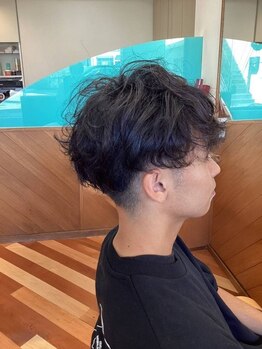 ダックテール 本店の写真/【保土ヶ谷駅から徒歩2分】男性スタイリストが在籍しているので同性同士のお悩みも相談しやすい◎