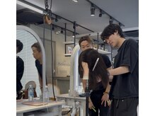 ソアンヘアー(SOAN hair)の雰囲気（東京で開催される講習会に参加し、最新の技術を学んでいます◎）