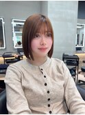 大人ガーリーダークアッシュミディアムレイヤーカット髪質改善
