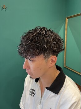 チコカリ(CHICOCARI)の写真/《HPB AWARD 2025 BEST SALON SILVER Prize受賞》多数のメンズパーマに特化したメンズ専門サロン！