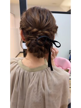 ミルクティー(Milk TEA) シニヨンアップスタイル