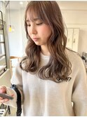 大人可愛いゆるふわウェーブ透明感シルキーベージュカラー