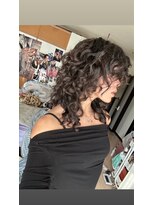 カー(KAH)&nbsp;huwahuwaスパイラルパーマ　ウルフカット