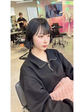 ユーフォリア 渋谷グランデ(Euphoria SHIBUYA GRANDE) 黒髪ボブ　ウェーブヘア　ミニボブ　ブルーブラック　YUKI