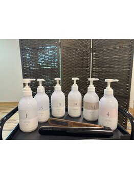 『ケアプロ超音波トリートメント』でダメージを受けた髪に潤いを与え、髪の内側からしっかりとケア◎