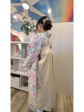 ももいろかぶとむし 【学校の先生】門出を彩る袴着付け。和装に合うアップスタイル