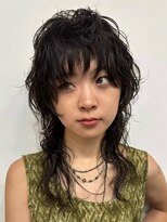 ナループロアツム(Nalu pu loa Tsum)&nbsp;ハイレイヤーウルフミディアムレイヤーマレットヘアウルフパーマ